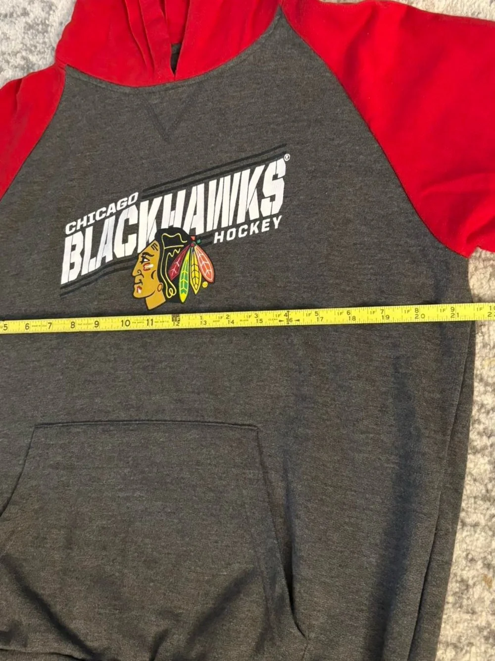 Youth XL Majestic Chicago Blackhawks Grey & Red Hoodie